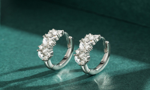 Why 925 silver earrings are a must-have in your jewelry box