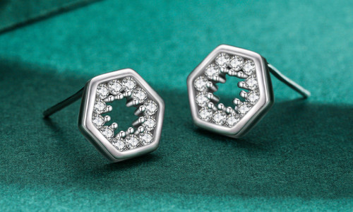 How to choose the right 925 silver earrings for you?