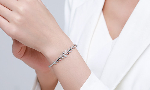 How to choose the right Bangle Jewelry for you?