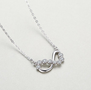 Collar de infinito de plata personalizado | Exquisito collar con colgante de infinito de circonita para mujer