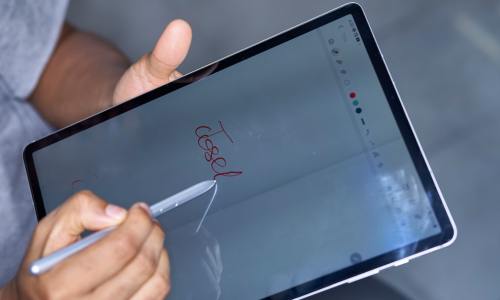 Dentro de la moderna fábrica de joyería de plata: del metal en bruto al arte refinado