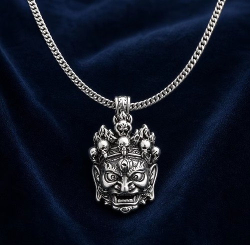 Ciondolo personalizzato in argento di un marchio australiano di streetwear: dalla proprietà intellettuale nell'abbigliamento ai gioielli in argento sterling.