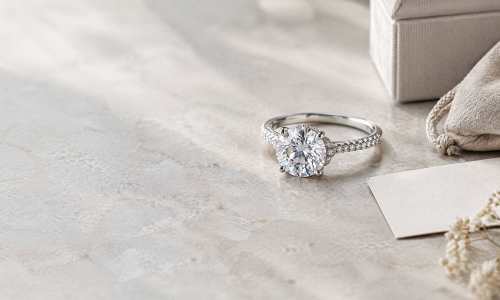 Anelli in moissanite all'ingrosso: una guida per i grossisti di gioielli.