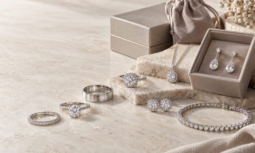 I migliori fornitori di gioielli in argento con un unico punto di riferimento per collezioni di anelli con moissanite all'ingrosso.