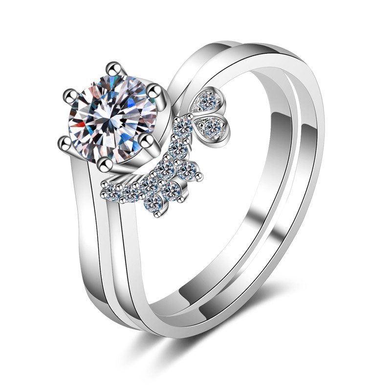 0.8ct moissanite solitaire ring in a polished 925 silver setting with a round center stone