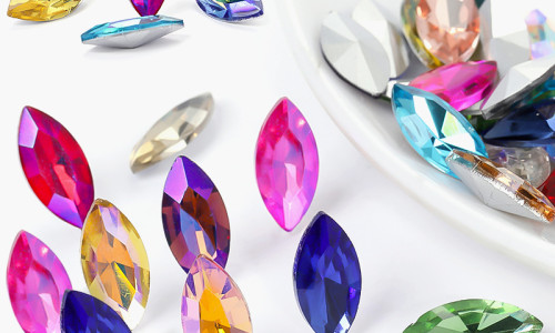 The difference between glass crystal diamonds and acrylic crystal diamonds in appearance