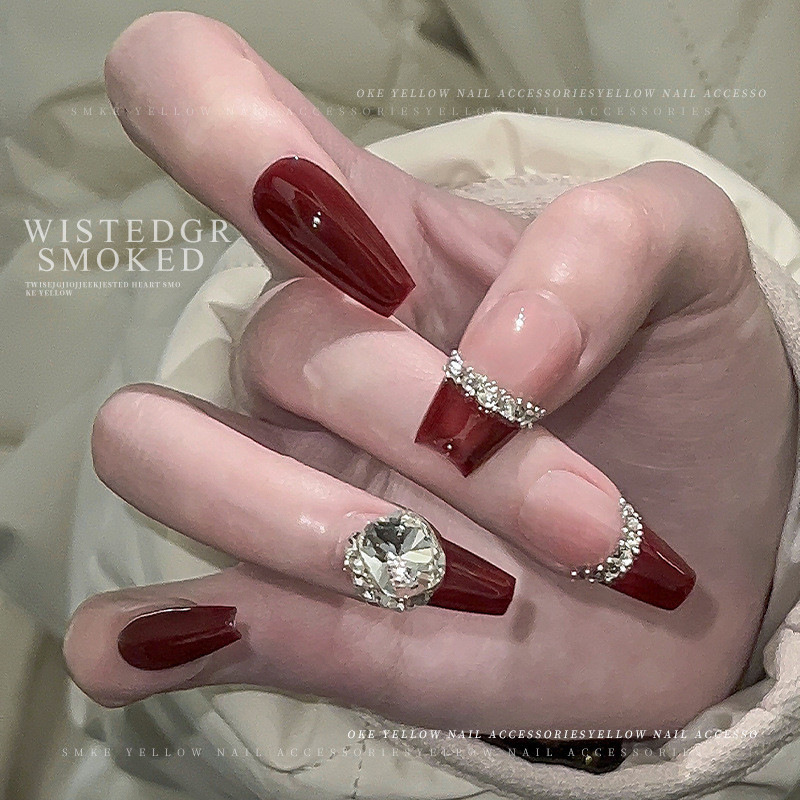 Pointed diamond manicure