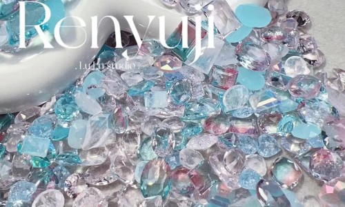 The difference in the material of crystal diamonds, as well as the advantages and disadvantages