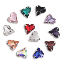 Heart-Shaped Crystal Rhinestones with White Gold Prong Setting, art diamonds for nail art, fashion items and DIY, simple and fashionable.