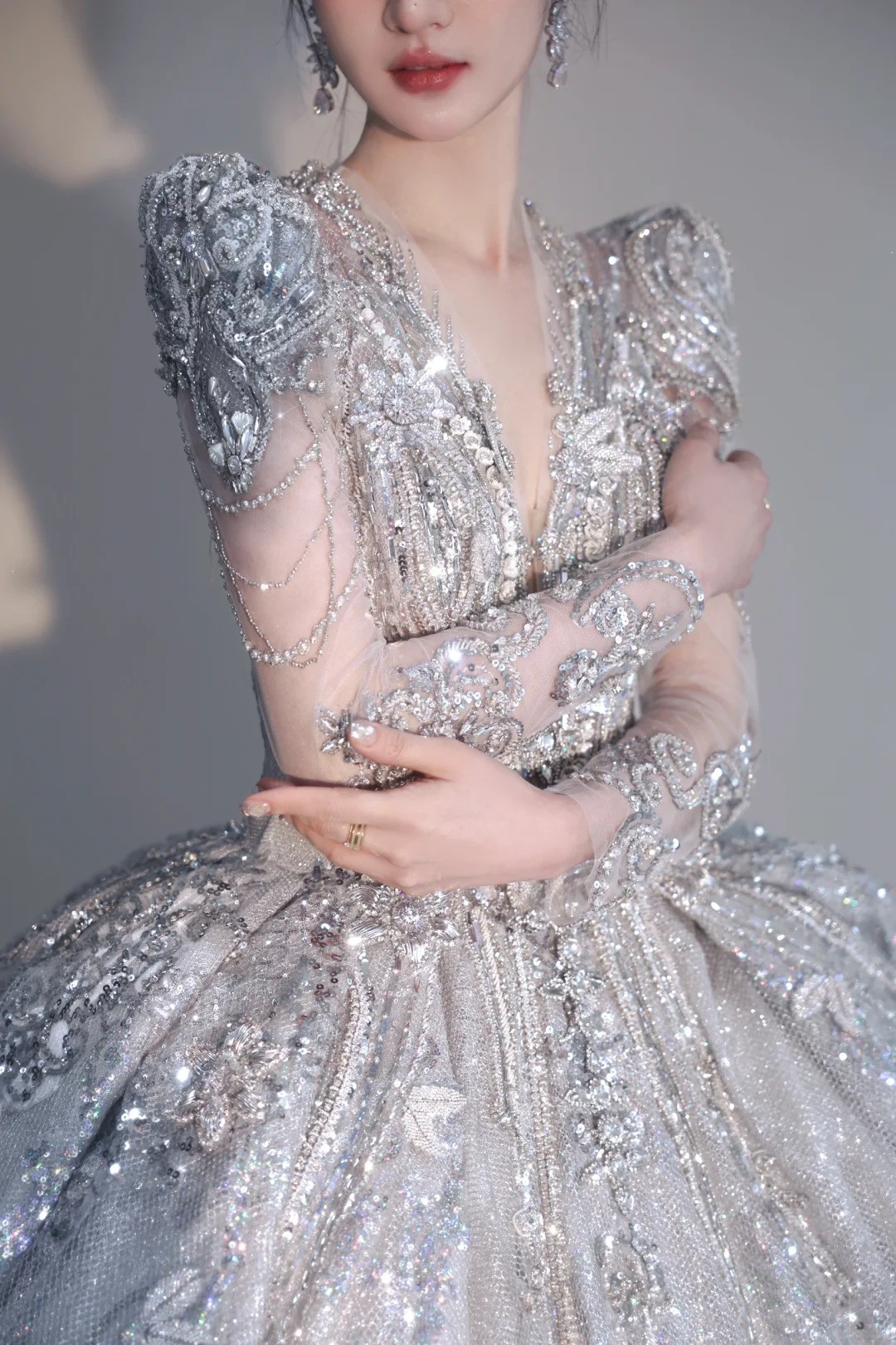 Size comparison chart showing glass drill accessories from 1mm to 12mm with real size examples