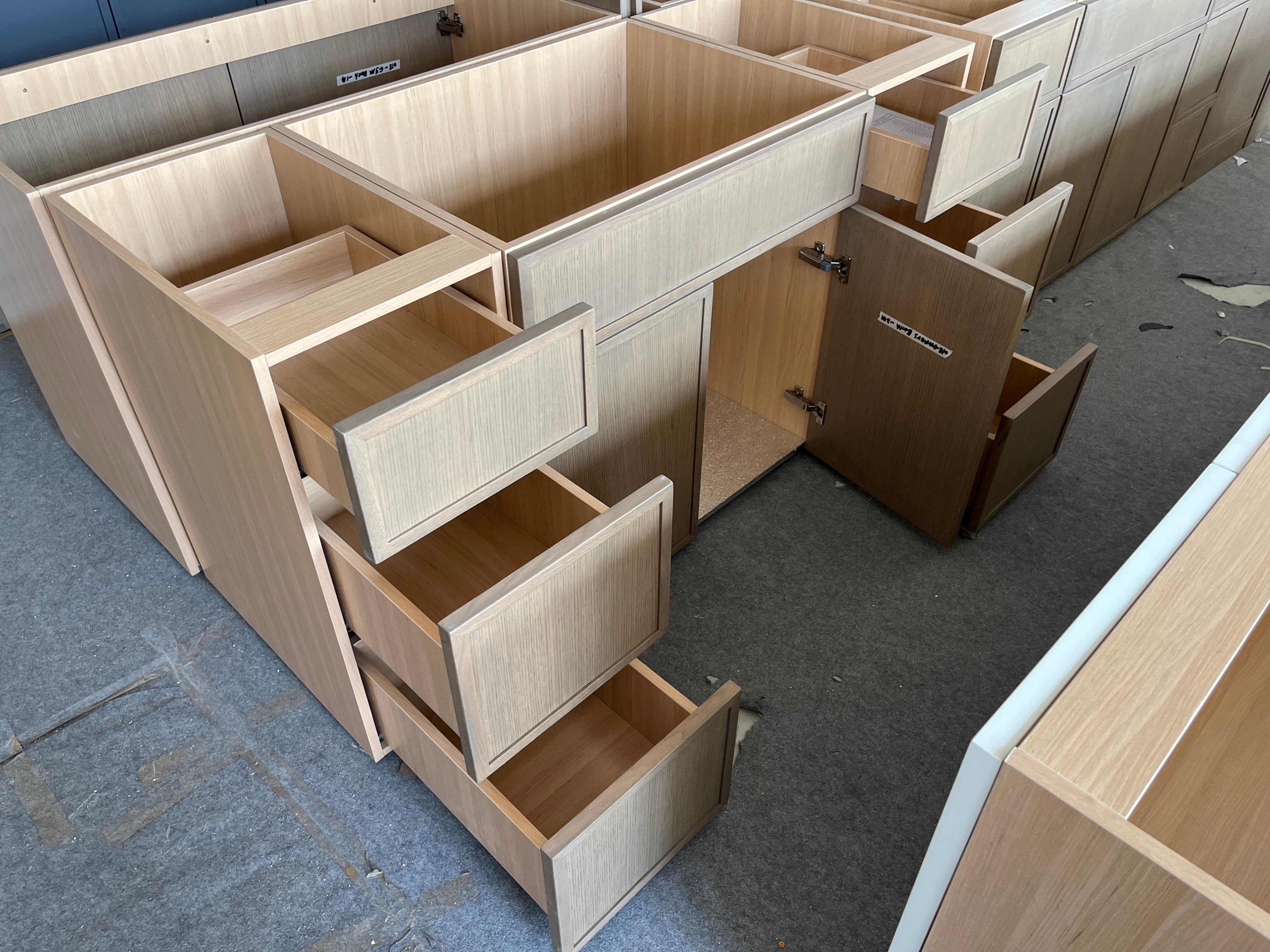 High-End Traditional Customzation Kitchen Cabinet Inspection Process