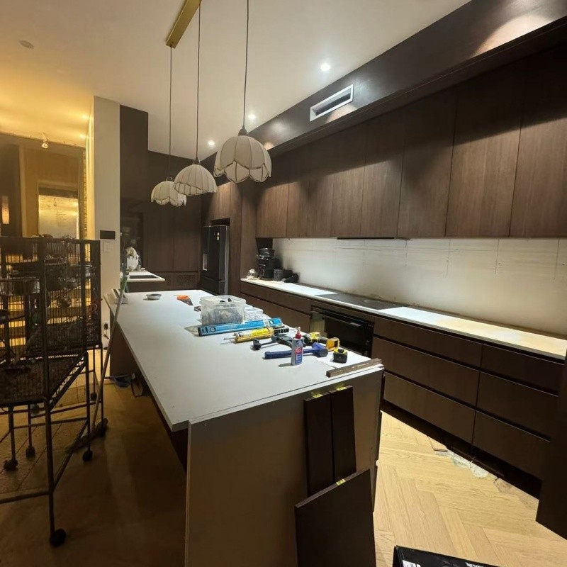 High-End Modern Walnut Timber Customzation Kitchen Cabinet- Installation Display