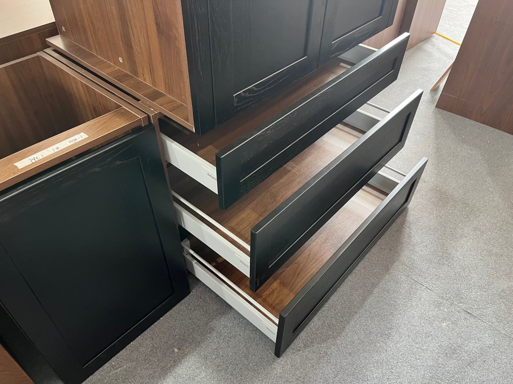 Classic High End Oak Timber Kitchen Cabinets-Inspection Process