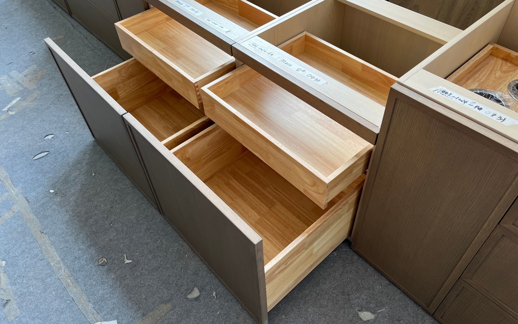 Classic High End Oak Timber Kitchen Cabinets-Inspection Process