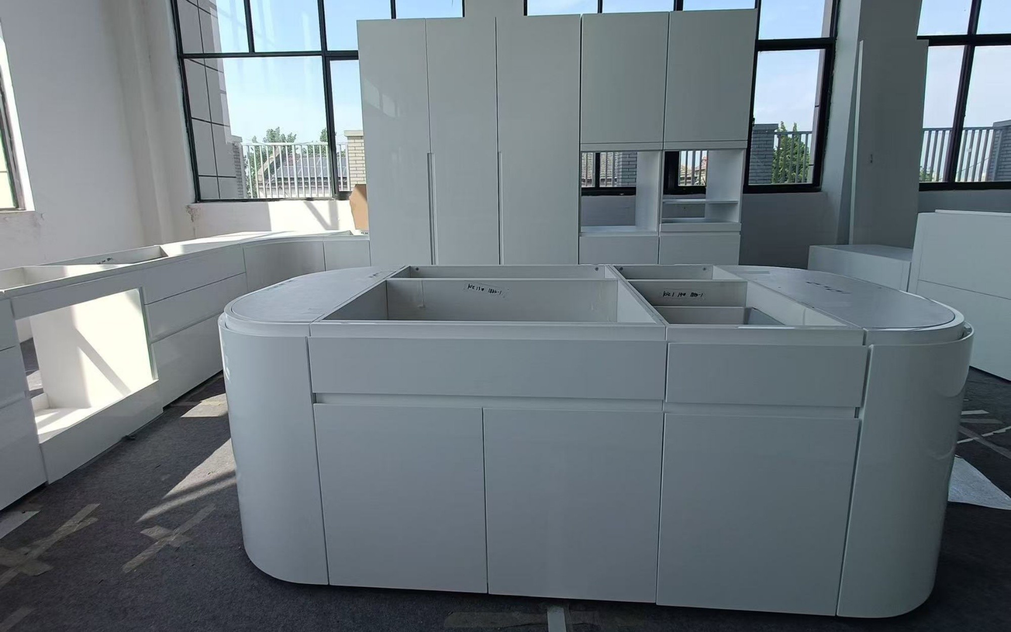 Modern | White High-Gloss Lacquer U-Style Layout | Kitchen Cabinets with Island-Inspection Process