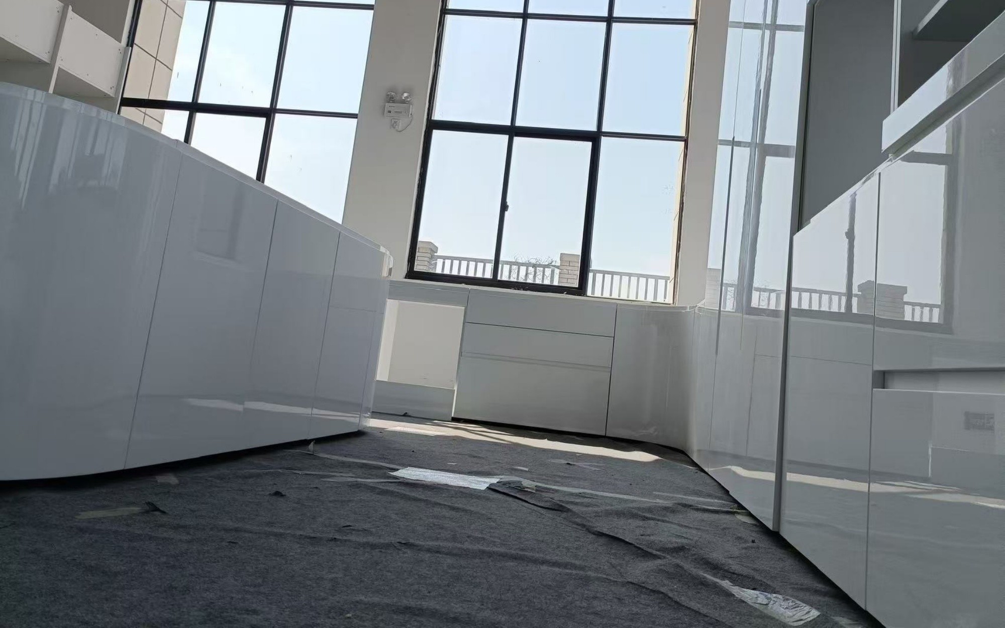 Modern | White High-Gloss Lacquer U-Style Layout | Kitchen Cabinets with Island-Inspection Process