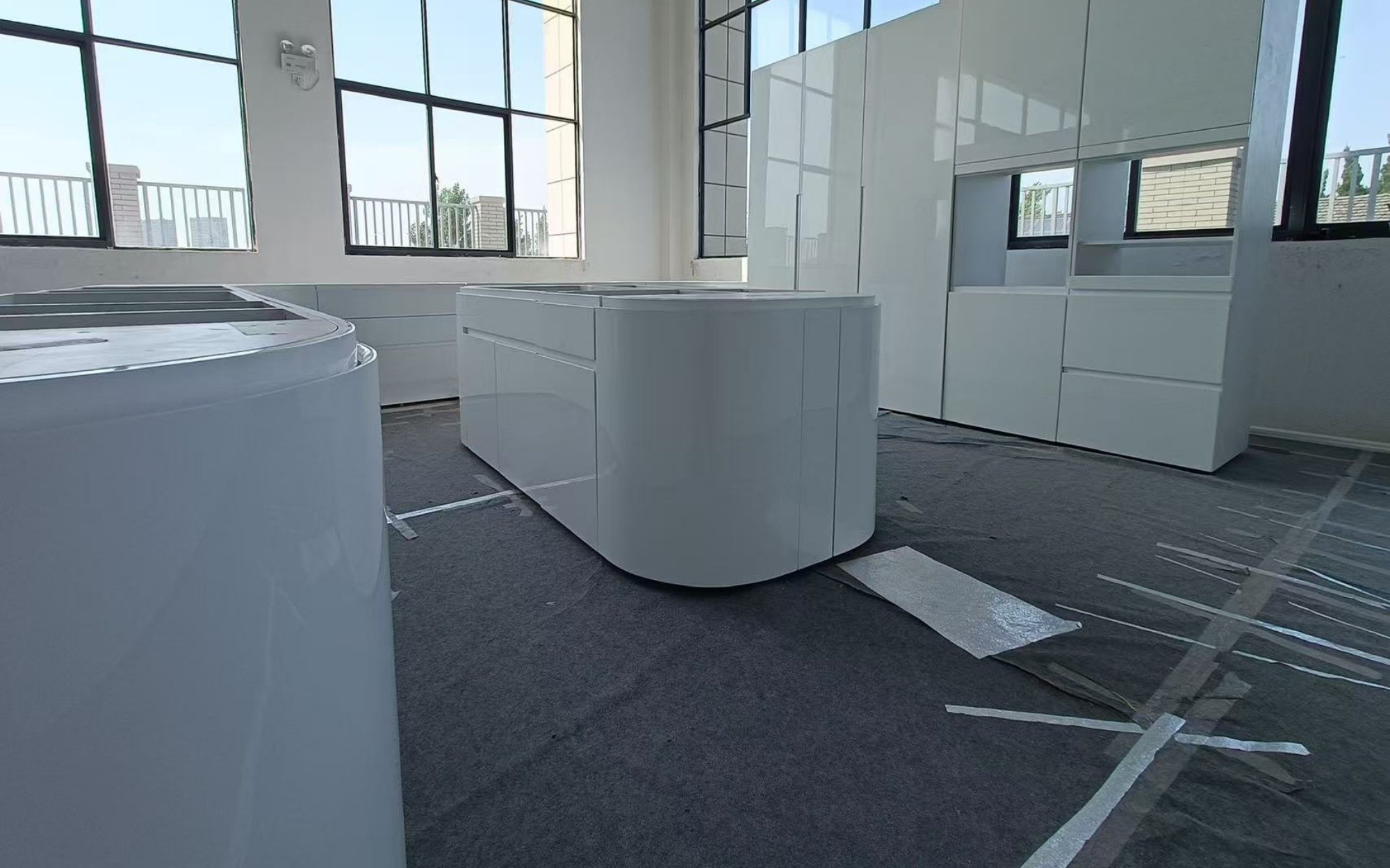 Modern | White High-Gloss Lacquer U-Style Layout | Kitchen Cabinets with Island-Inspection Process