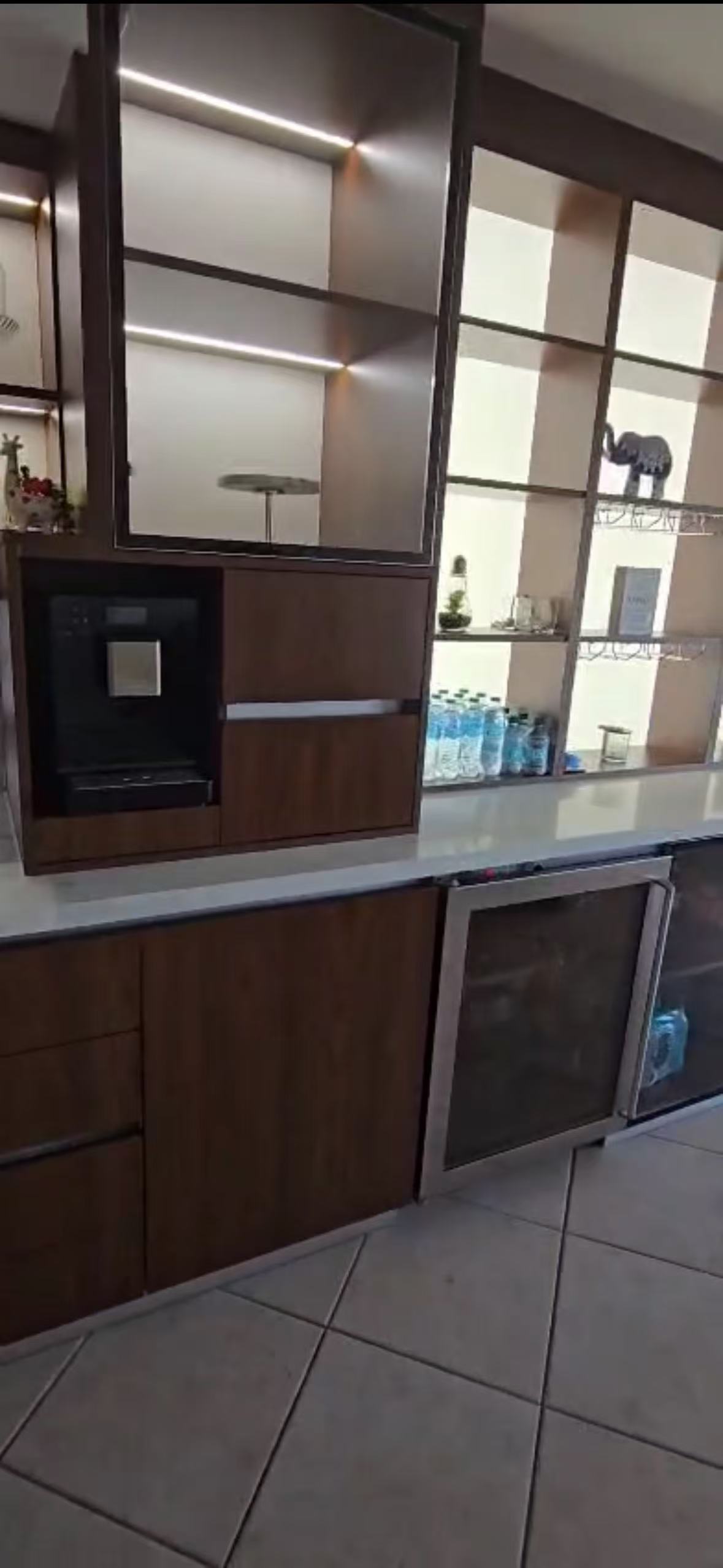 Modern | Melamine ＆ High-Gloss Lacquer | Kitchen Cabinets with Islan-Installation Display