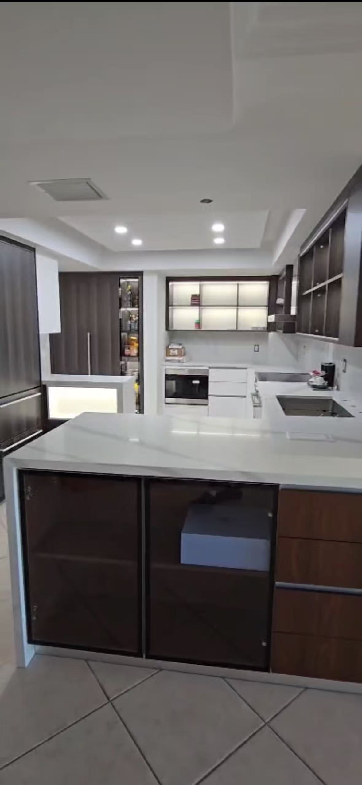 Modern | Melamine ＆ High-Gloss Lacquer | Kitchen Cabinets with Islan-Installation Display