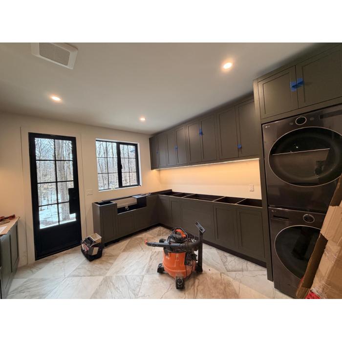 Classic Matt Lacquer Timber Vertical Groove Walk-in Laundry Cabinetry - ODM Manufacturing & Wholesale Supply for Builders, Global Export Factory Direct Custom Cabinetry