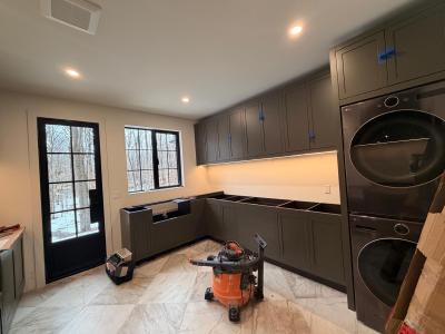 Classic Matt Lacquer Timber Vertical Groove Walk-in Laundry Cabinetry - ODM Manufacturing & Wholesale Supply for Builders, Global Export Factory Direct Custom Cabinetry