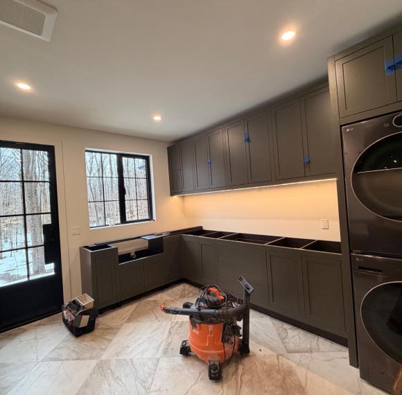 Classic Matt Lacquer Timber Vertical Groove Walk-in Laundry Cabinetry - ODM Manufacturing & Wholesale Supply for Builders, Global Export Factory Direct Custom Cabinetry