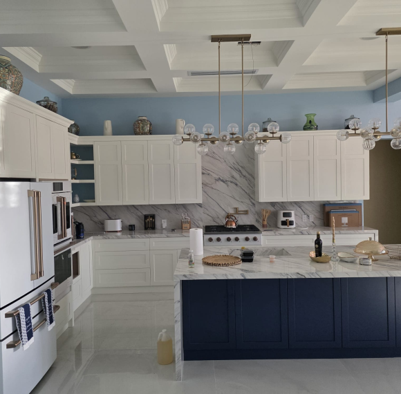Traditional | Solid wood shaker Door |White Kitchen with Island | ODM Customization