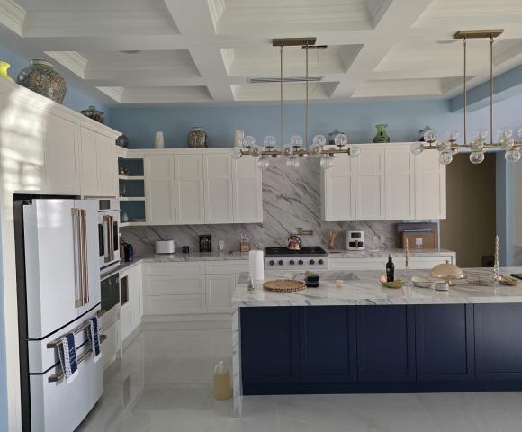 Traditional | Solid wood shaker Door |White Kitchen with Island | ODM Customization