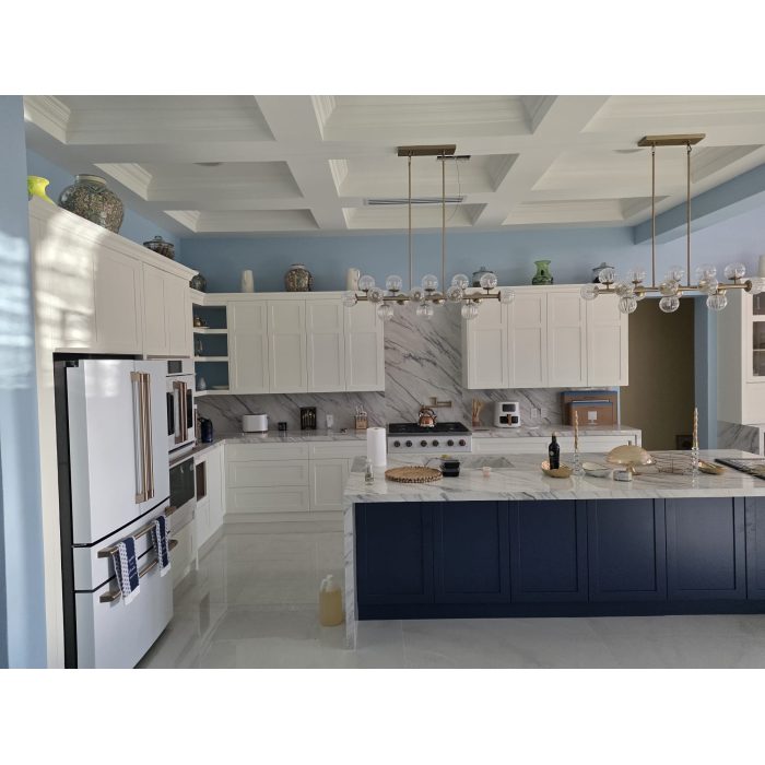 Traditional | Solid wood shaker Door |White Kitchen with Island | ODM Customization