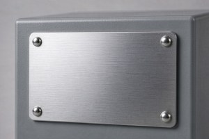 Custom Electronic Nameplates: Aluminum vs Polycarbonate vs PET Compared for Industrial Equipment