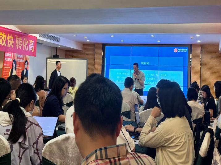 KeypadOne export manager introducing the company to enterprises from Guangzhou, Shenzhen, Foshan and Zhongshan at the training site