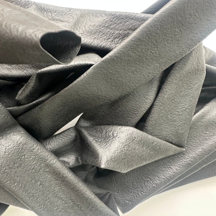 UV-Resistant Rubber Sleeve for Cable Protection Heat-Proof and Non-Conductive for Renewable Energy Systems