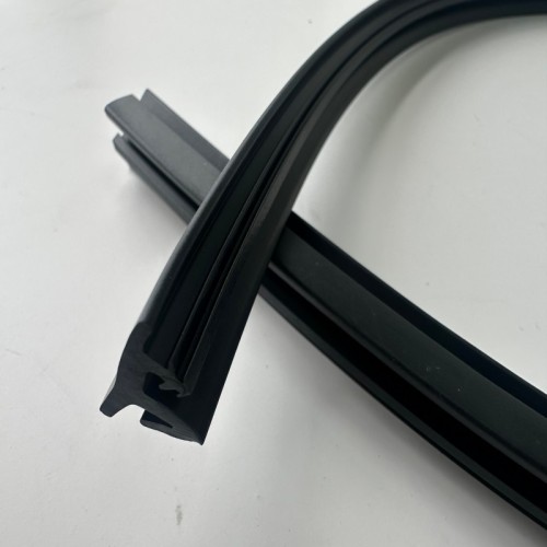 Eco-Friendly Rubber Sealing Strip Chemical-Resistant and Long-Lasting for Construction and Plumbing Systems