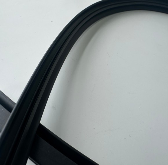 High-Temperature Resistant Rubber Sealing Strip Durable and Flexible for Industrial and Automotive Applications