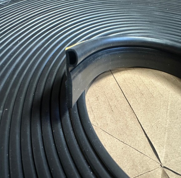High-Performance Weatherproof Door Seal Strip for Enhanced Home Insulation