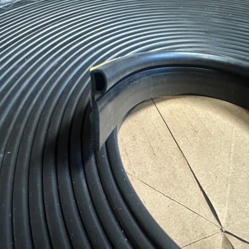Energy-Efficient Thermal Door Seal Strip for Improved Climate Control Solutions