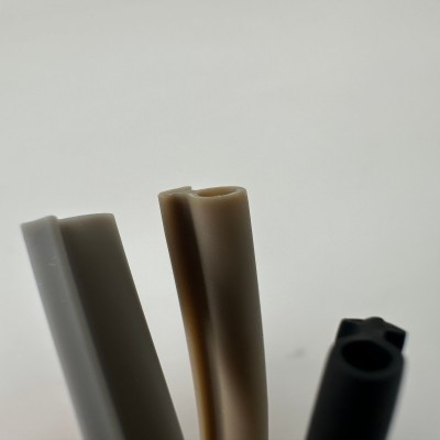 Lightweight Weather-Resistant Luggage Seal Strip for Outdoor Travel Applications