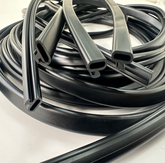 Heat-Resistant TPE Sealing Strip for Secure Toolbox Closure in Extreme Conditions