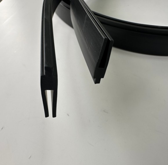 Customizable PVC Profile for Luggage Edge Easy-to-Install and Non-Toxic for Enhanced Luggage Durability