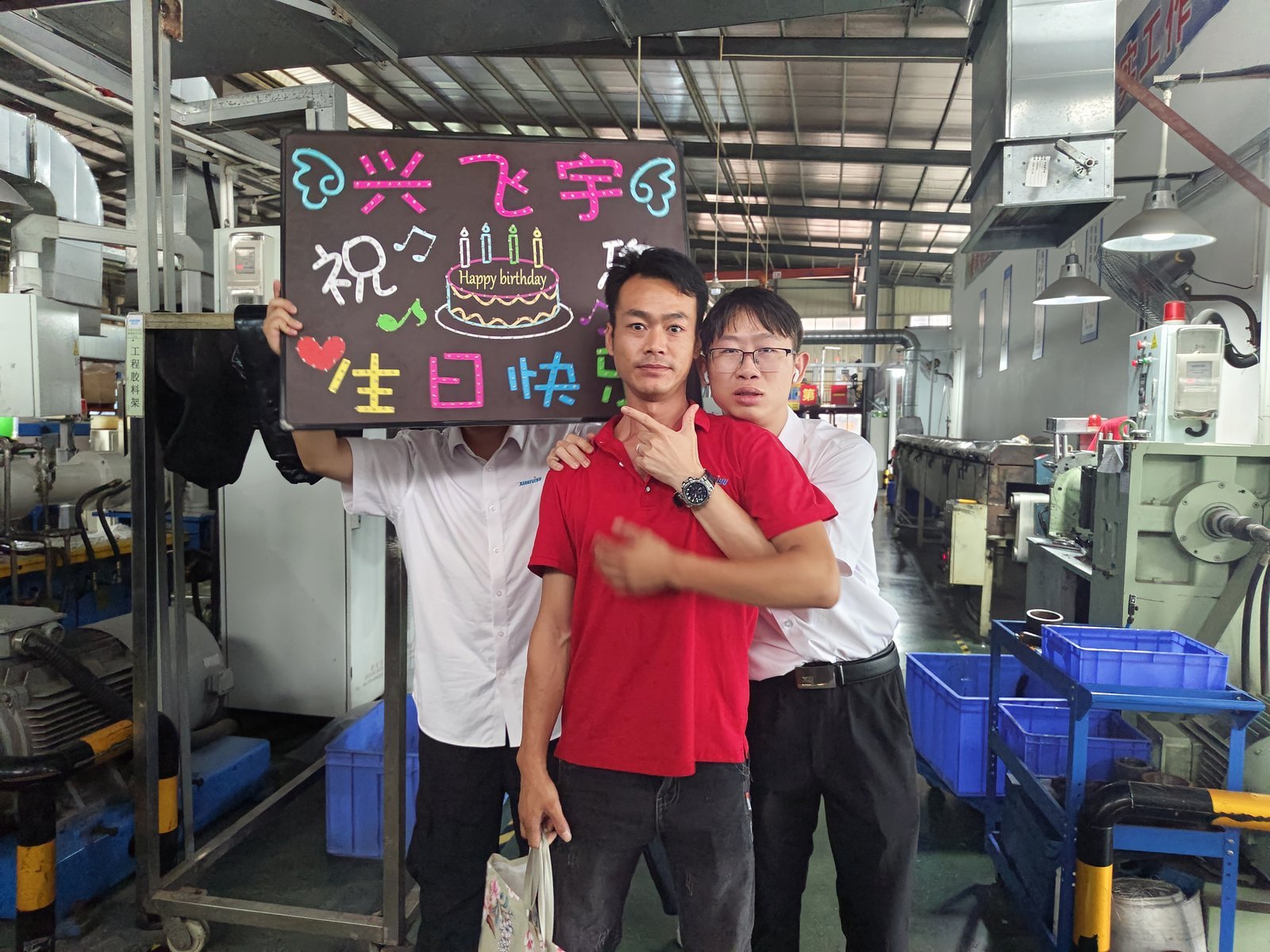 Xingfeiyu colleagues celebrating birthday at extrusion line