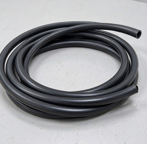 Custom Black EPDM Rubber Tubing for General Equipment Use