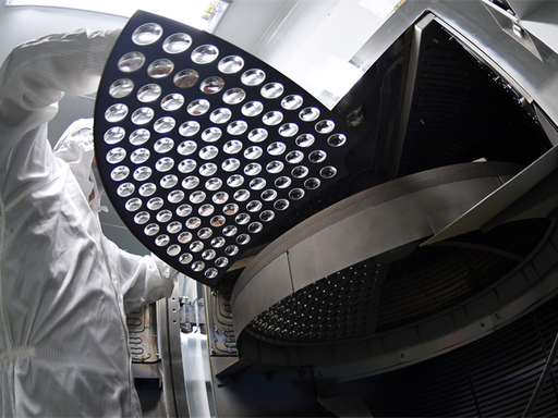 Internal chamber of optical vacuum coater, planetary rotating fixture for uniform lens coating, electron beam source and optical thickness monitoring system