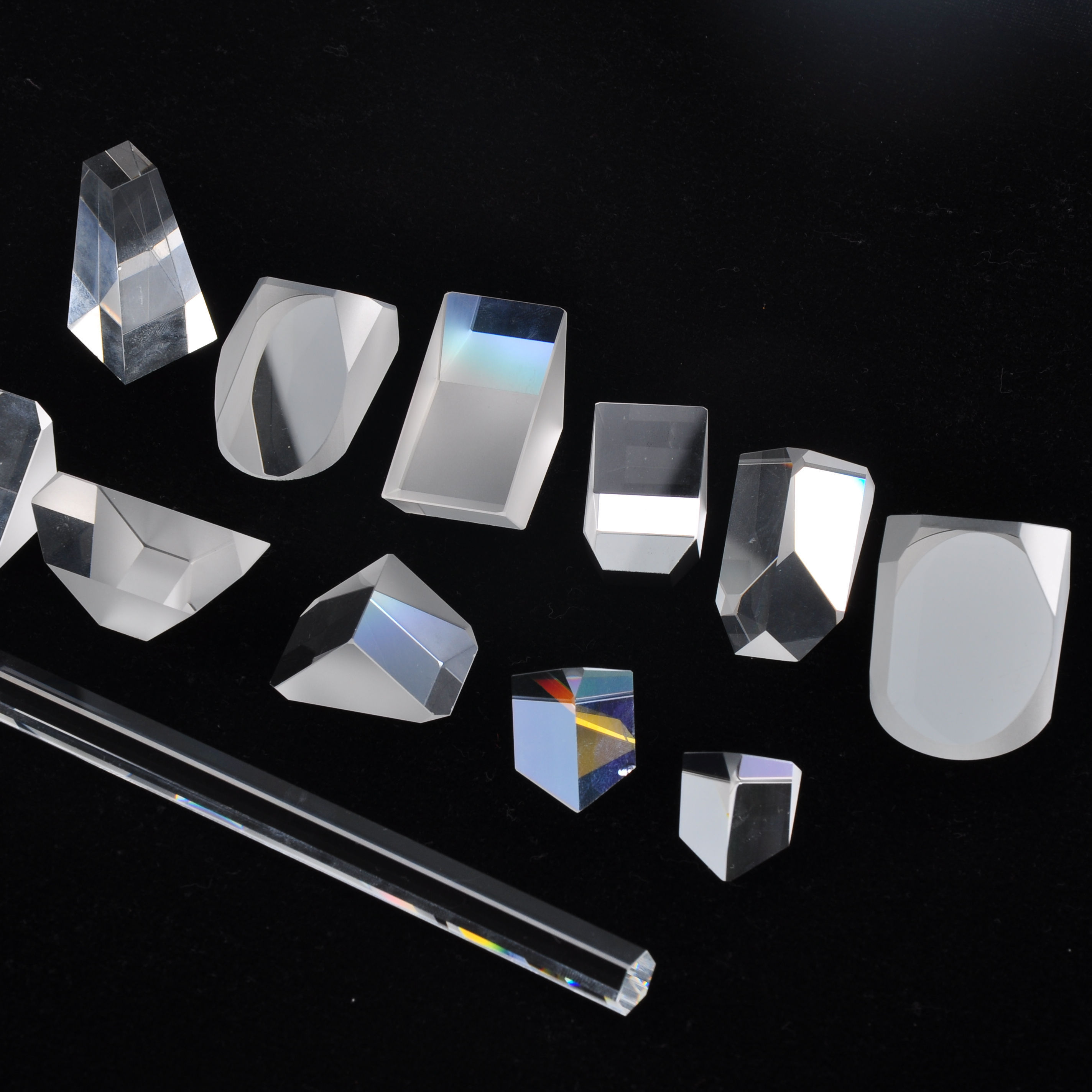 Custom single crystal sapphire prism for precision optical testing instruments | Felix Glass