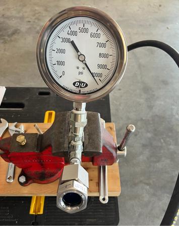 High pressure hydrostatic test chamber for sapphire ROV viewport, simulating full ocean depth seawater external pressure