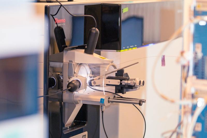 Custom fused silica UV test flow cell with optical path for laboratory UV-Vis spectrometers