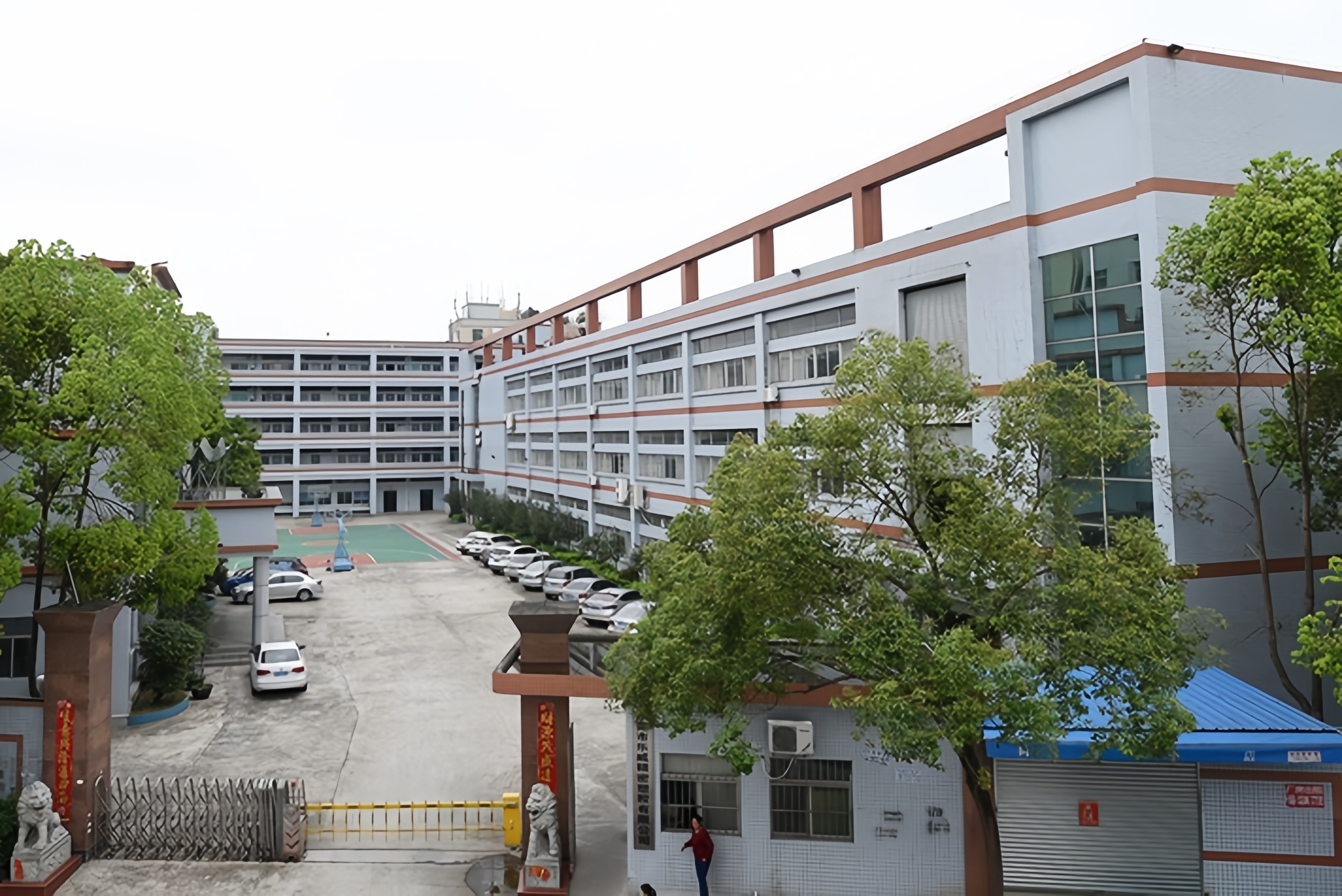 Felix Glass precision optical manufacturing clean workshop, full production CNC polishing coating lines with finished optical components including optical lenses, sapphire windows, optical prisms, custom technical glass for aerospace medical laser industry