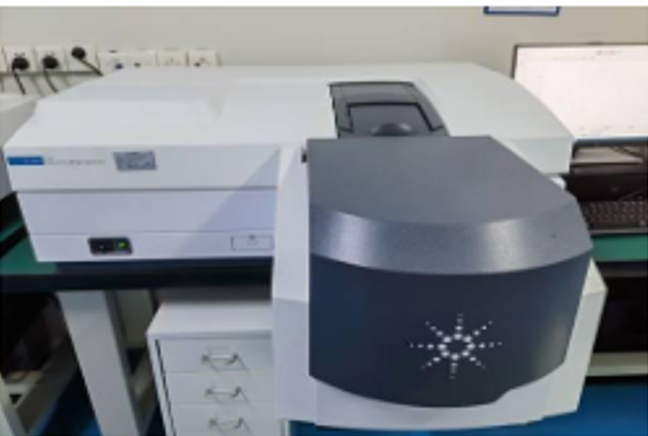 Spectrophotometer testing for optical transmission