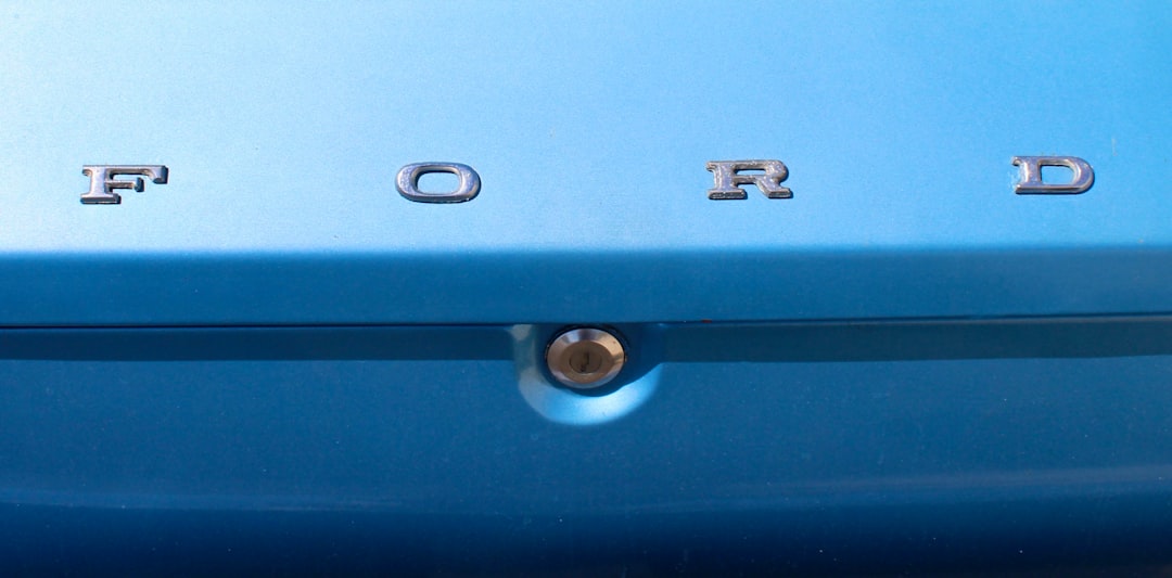 Close-up of a magnetic lid on an acrylic case, showing its clean design.