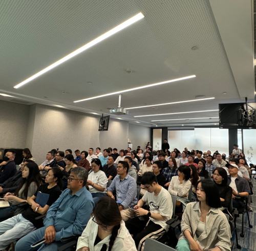 Invitado por Alibaba a asistir a la Conferencia de Perspectivas del Mercado de la Industria de Materiales de Construcción