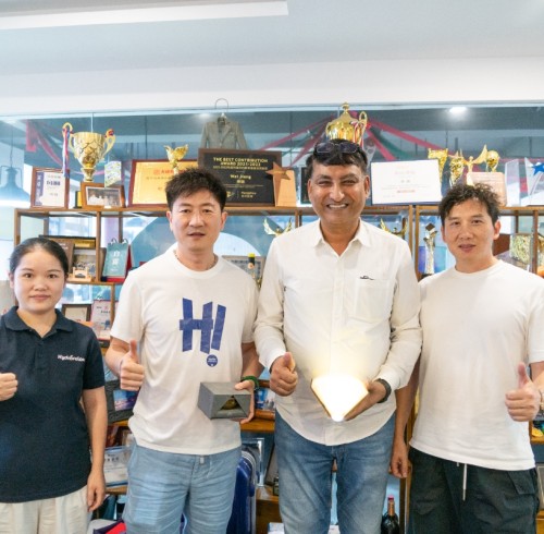 La visita de un cliente indio a Proway e Hydrorelax impulsa la expansión internacional del negocio de bañeras y spas.